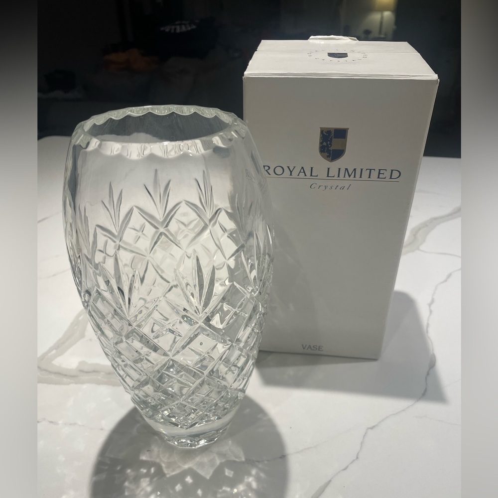 Royal Limited Crystal vase, 9”